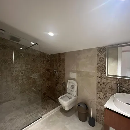 Xha Llukani Konukevi 3*